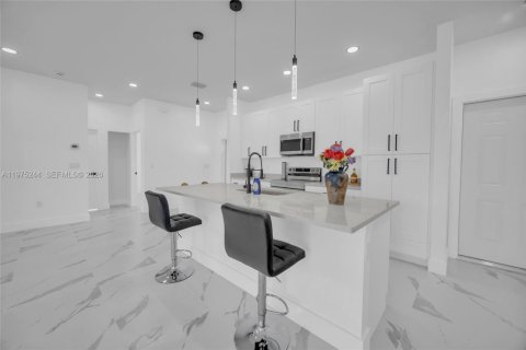 House in Lehigh Acres, Florida 3 bedrooms № 2040936 - photo 14