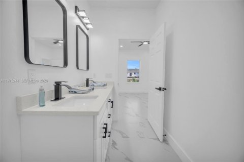 House in Lehigh Acres, Florida 3 bedrooms № 2040936 - photo 22