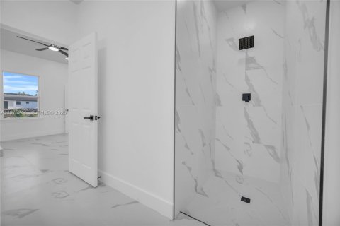 House in Lehigh Acres, Florida 3 bedrooms № 2040936 - photo 21