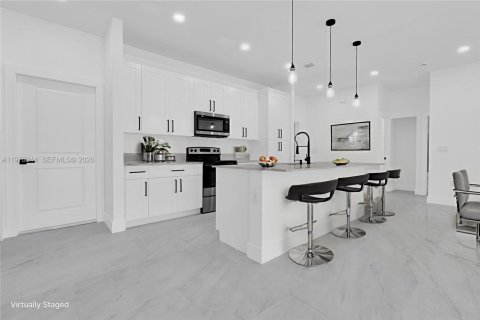 House in Lehigh Acres, Florida 3 bedrooms № 2040936 - photo 3