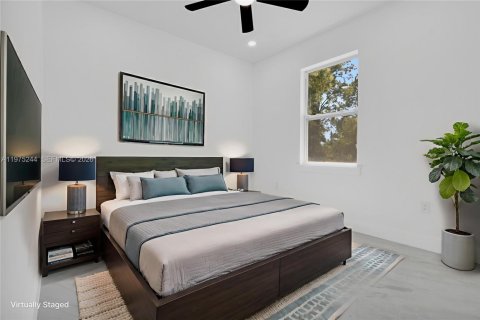 House in Lehigh Acres, Florida 3 bedrooms № 2040936 - photo 4