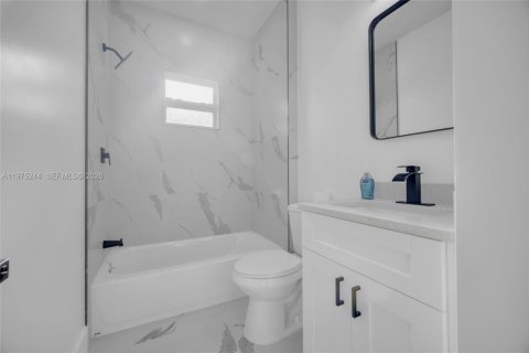 House in Lehigh Acres, Florida 3 bedrooms № 2040936 - photo 17