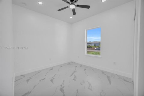 House in Lehigh Acres, Florida 3 bedrooms № 2040936 - photo 15