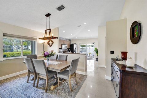 Townhouse in Pembroke Pines, Florida 3 bedrooms, 111.85 sq.m. № 1893494 - photo 11