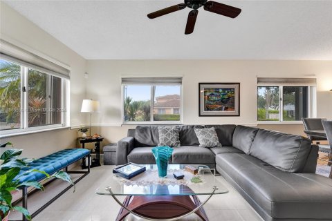 Townhouse in Pembroke Pines, Florida 3 bedrooms, 111.85 sq.m. № 1893494 - photo 30