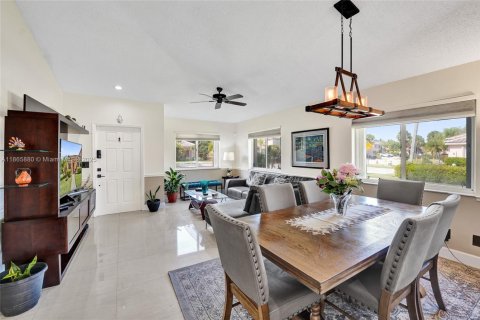 Townhouse in Pembroke Pines, Florida 3 bedrooms, 111.85 sq.m. № 1893494 - photo 16