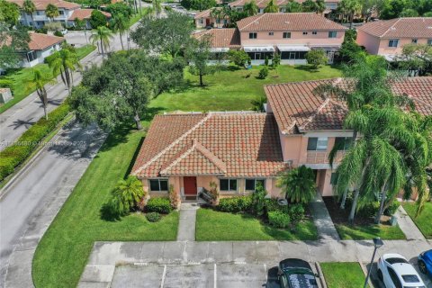 Townhouse in Pembroke Pines, Florida 3 bedrooms, 111.85 sq.m. № 1893494 - photo 1