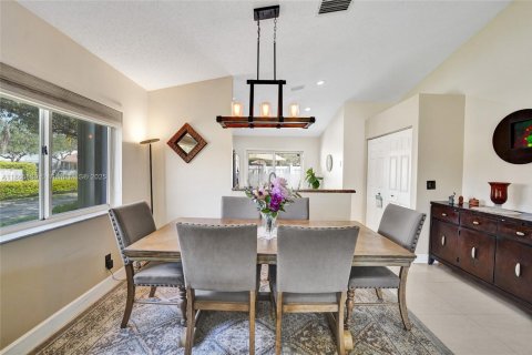 Townhouse in Pembroke Pines, Florida 3 bedrooms, 111.85 sq.m. № 1893494 - photo 13