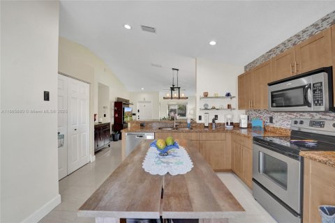 Townhouse in Pembroke Pines, Florida 3 bedrooms, 111.85 sq.m. № 1893494 - photo 24