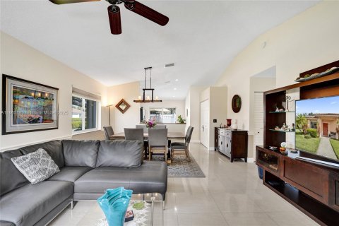 Townhouse in Pembroke Pines, Florida 3 bedrooms, 111.85 sq.m. № 1893494 - photo 9