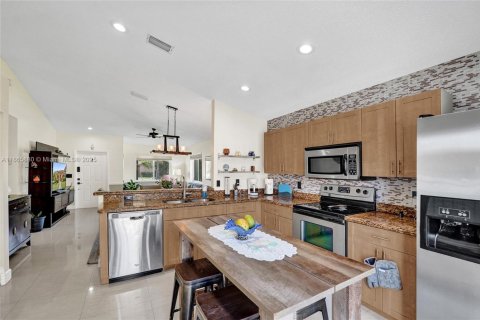 Townhouse in Pembroke Pines, Florida 3 bedrooms, 111.85 sq.m. № 1893494 - photo 23