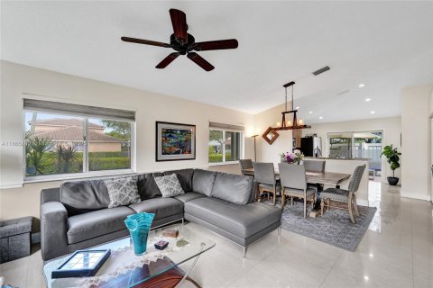 Townhouse in Pembroke Pines, Florida 3 bedrooms, 111.85 sq.m. № 1893494 - photo 29