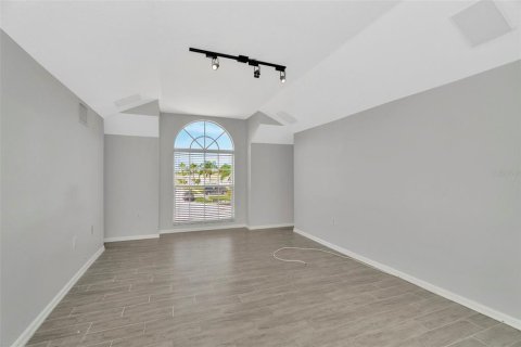 Casa en venta en Trinity, Florida, 5 dormitorios, 202.16 m2 № 1916567 - foto 29