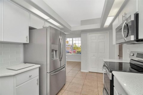 Casa en venta en Trinity, Florida, 5 dormitorios, 202.16 m2 № 1916567 - foto 10
