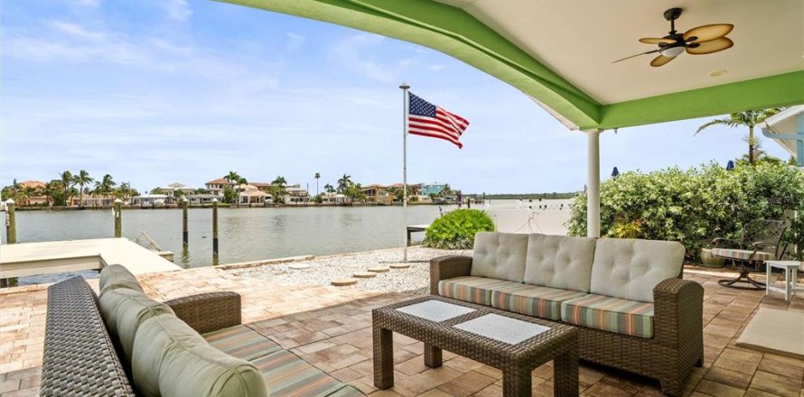 Casa en Redington Beach, Florida 3 dormitorios, 132.66 m2 № 1820605