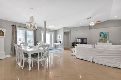 House in Punta Gorda, Florida 4 bedrooms, 192.12 sq.m. № 1733345 - photo 14