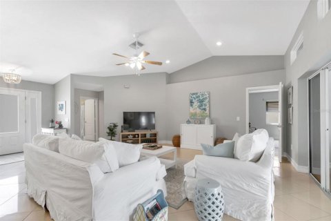 House in Punta Gorda, Florida 4 bedrooms, 192.12 sq.m. № 1733345 - photo 17