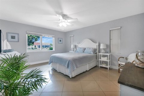 House in Punta Gorda, Florida 4 bedrooms, 192.12 sq.m. № 1733345 - photo 24