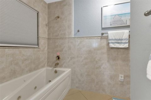 House in Punta Gorda, Florida 4 bedrooms, 192.12 sq.m. № 1733345 - photo 28