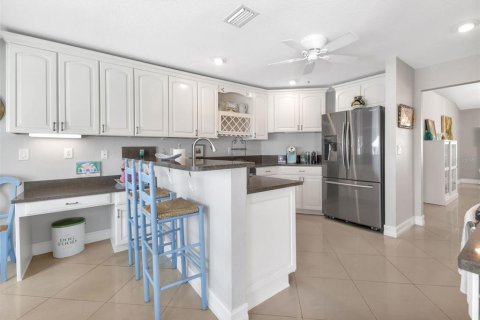 House in Punta Gorda, Florida 4 bedrooms, 192.12 sq.m. № 1733345 - photo 6