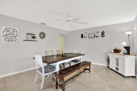 House in Land O' Lakes, Florida 3 bedrooms, 138.61 sq.m. № 1772250 - photo 12