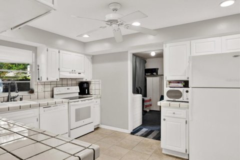 House in Land O' Lakes, Florida 3 bedrooms, 138.61 sq.m. № 1772250 - photo 6