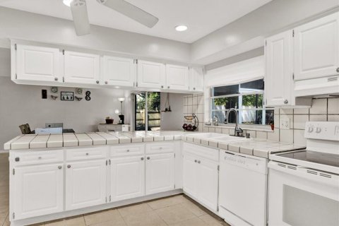House in Land O' Lakes, Florida 3 bedrooms, 138.61 sq.m. № 1772250 - photo 8