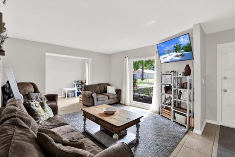 House in Land O' Lakes, Florida 3 bedrooms, 138.61 sq.m. № 1772250 - photo 4
