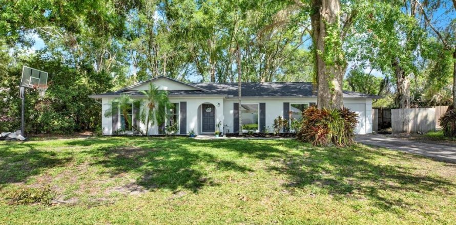 House in Land O' Lakes, Florida 3 bedrooms, 138.61 sq.m. № 1772250