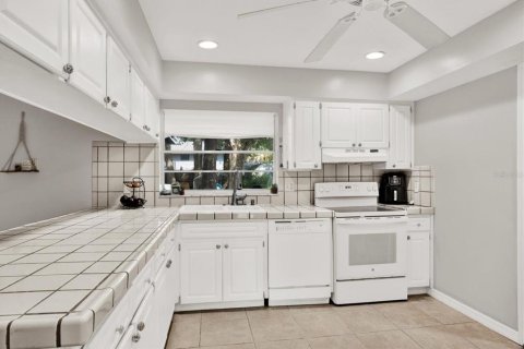 House in Land O' Lakes, Florida 3 bedrooms, 138.61 sq.m. № 1772250 - photo 7