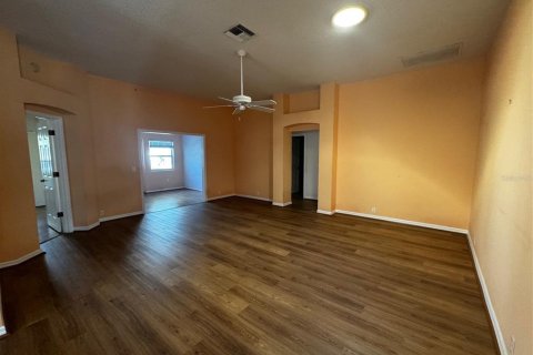 House in Lady Lake, Florida 3 bedrooms, 190.08 sq.m. № 2143010 - photo 3