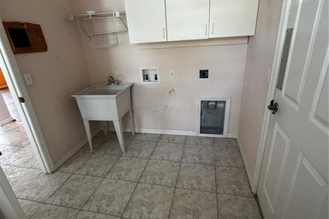 House in Lady Lake, Florida 3 bedrooms, 190.08 sq.m. № 2143010 - photo 16
