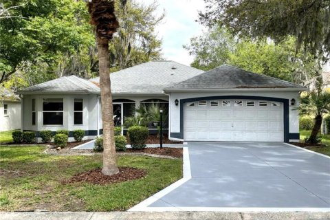 House in Lady Lake, Florida 3 bedrooms, 190.08 sq.m. № 2143010