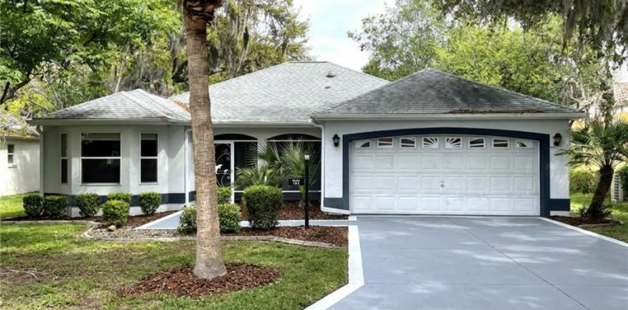 House in Lady Lake, Florida 3 bedrooms, 190.08 sq.m. № 2143010