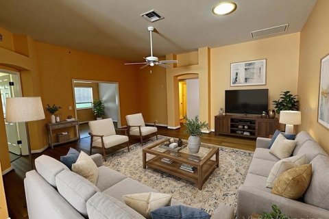House in Lady Lake, Florida 3 bedrooms, 190.08 sq.m. № 2143010 - photo 2