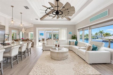 Villa ou maison à vendre à Punta Gorda, Floride: 4 chambres, 362.32 m2 № 2421913 - photo 13