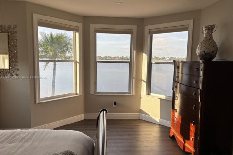 Casa en venta en Pembroke Pines, Florida, 4 dormitorios, 234.11 m2 № 1957385 - foto 10