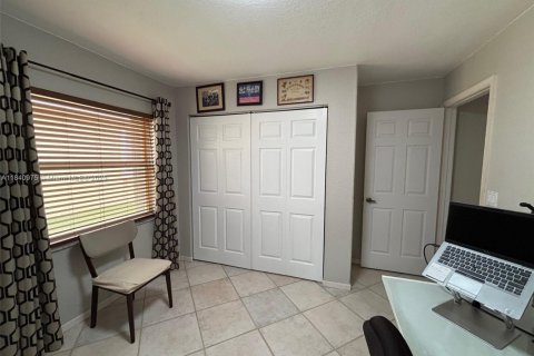 Casa en venta en Pembroke Pines, Florida, 4 dormitorios, 234.11 m2 № 1957385 - foto 29