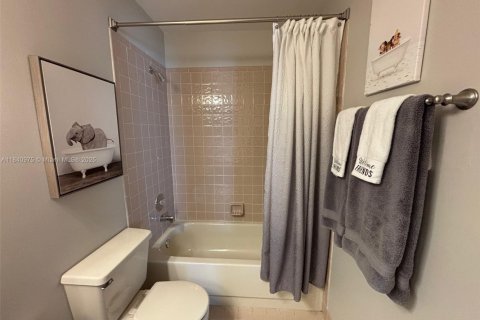 Casa en venta en Pembroke Pines, Florida, 4 dormitorios, 234.11 m2 № 1957385 - foto 20