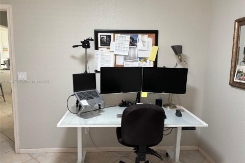 Casa en venta en Pembroke Pines, Florida, 4 dormitorios, 234.11 m2 № 1957385 - foto 27