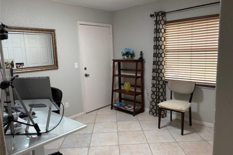 Casa en venta en Pembroke Pines, Florida, 4 dormitorios, 234.11 m2 № 1957385 - foto 28