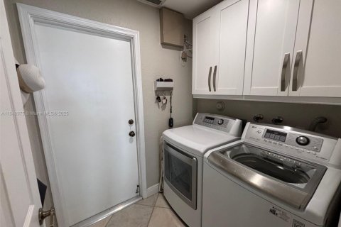 Casa en venta en Pembroke Pines, Florida, 4 dormitorios, 234.11 m2 № 1957385 - foto 22