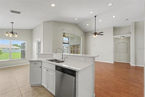 Casa en venta en Land O' Lakes, Florida, 4 dormitorios, 188.31 m2 № 2166882 - foto 12