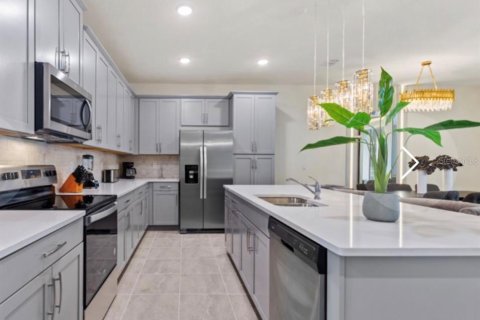 Adosado en venta en Kissimmee, Florida, 5 dormitorios, 213.12 m2 № 2102883 - foto 8