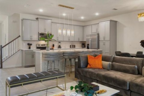 Adosado en venta en Kissimmee, Florida, 5 dormitorios, 213.12 m2 № 2102883 - foto 5