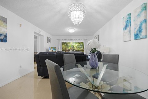 Condominio en venta en Pembroke Pines, Florida, 2 dormitorios, 105.63 m2 № 2091072 - foto 20