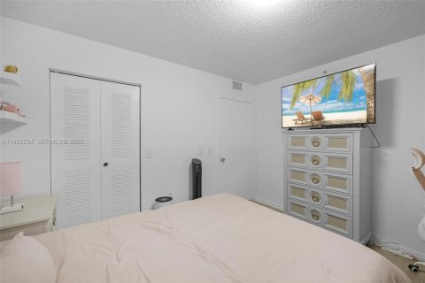 Condominio en venta en Pembroke Pines, Florida, 2 dormitorios, 105.63 m2 № 2091072 - foto 15