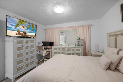 Condominio en venta en Pembroke Pines, Florida, 2 dormitorios, 105.63 m2 № 2091072 - foto 14