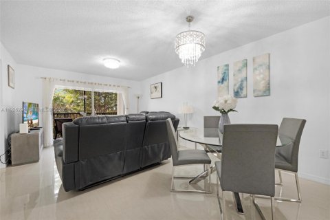Condominio en venta en Pembroke Pines, Florida, 2 dormitorios, 105.63 m2 № 2091072 - foto 19