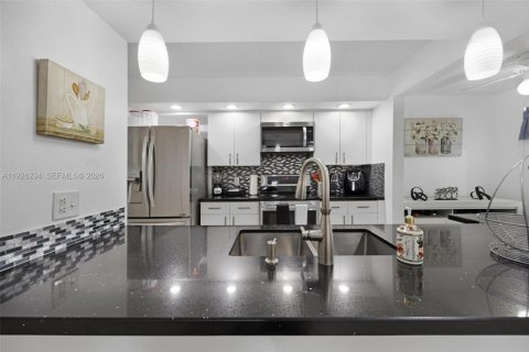Condominio en venta en Pembroke Pines, Florida, 2 dormitorios, 105.63 m2 № 2091072 - foto 24